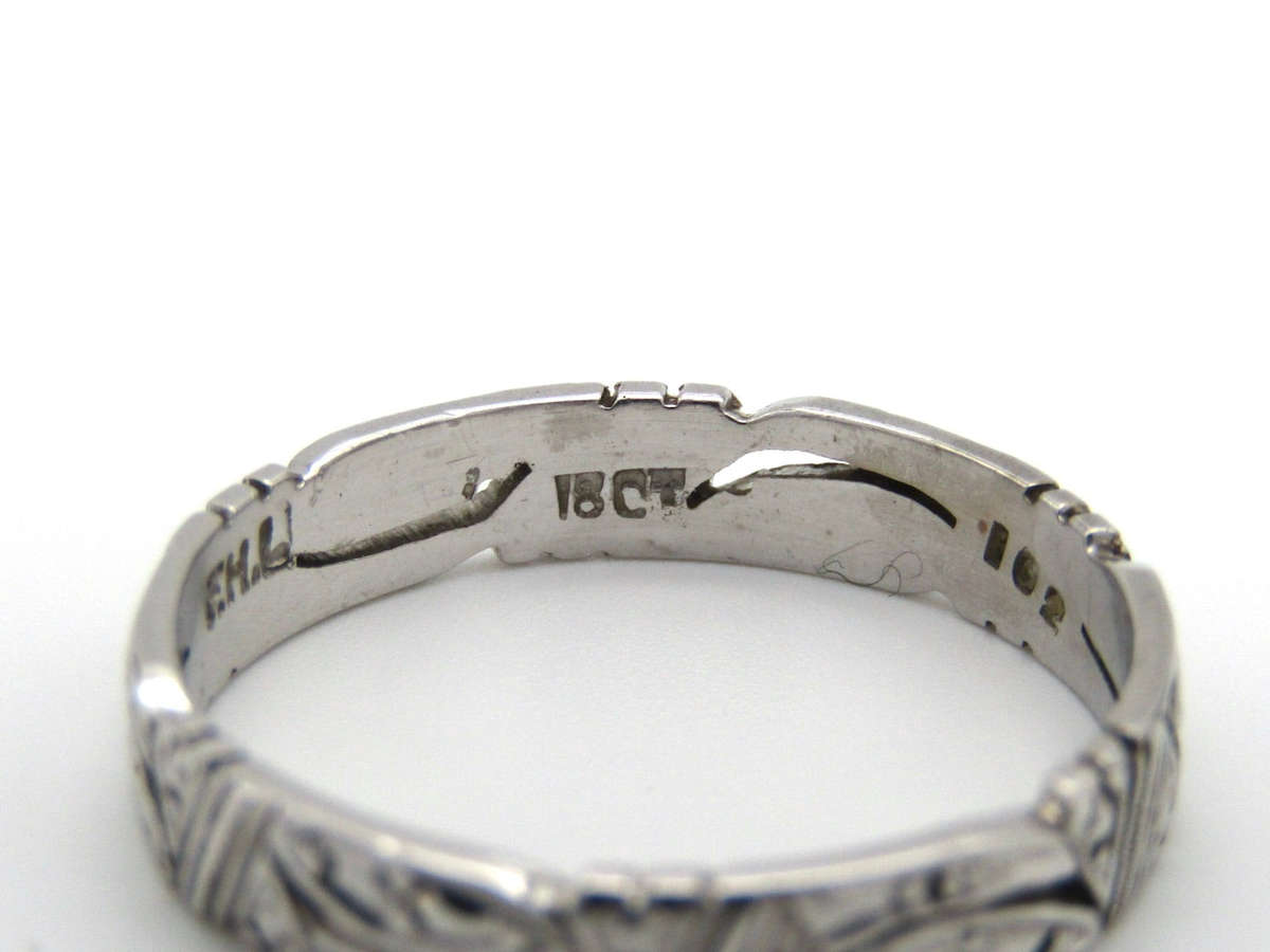 Vintage, 18K gold openwork engraved band, c.1940s