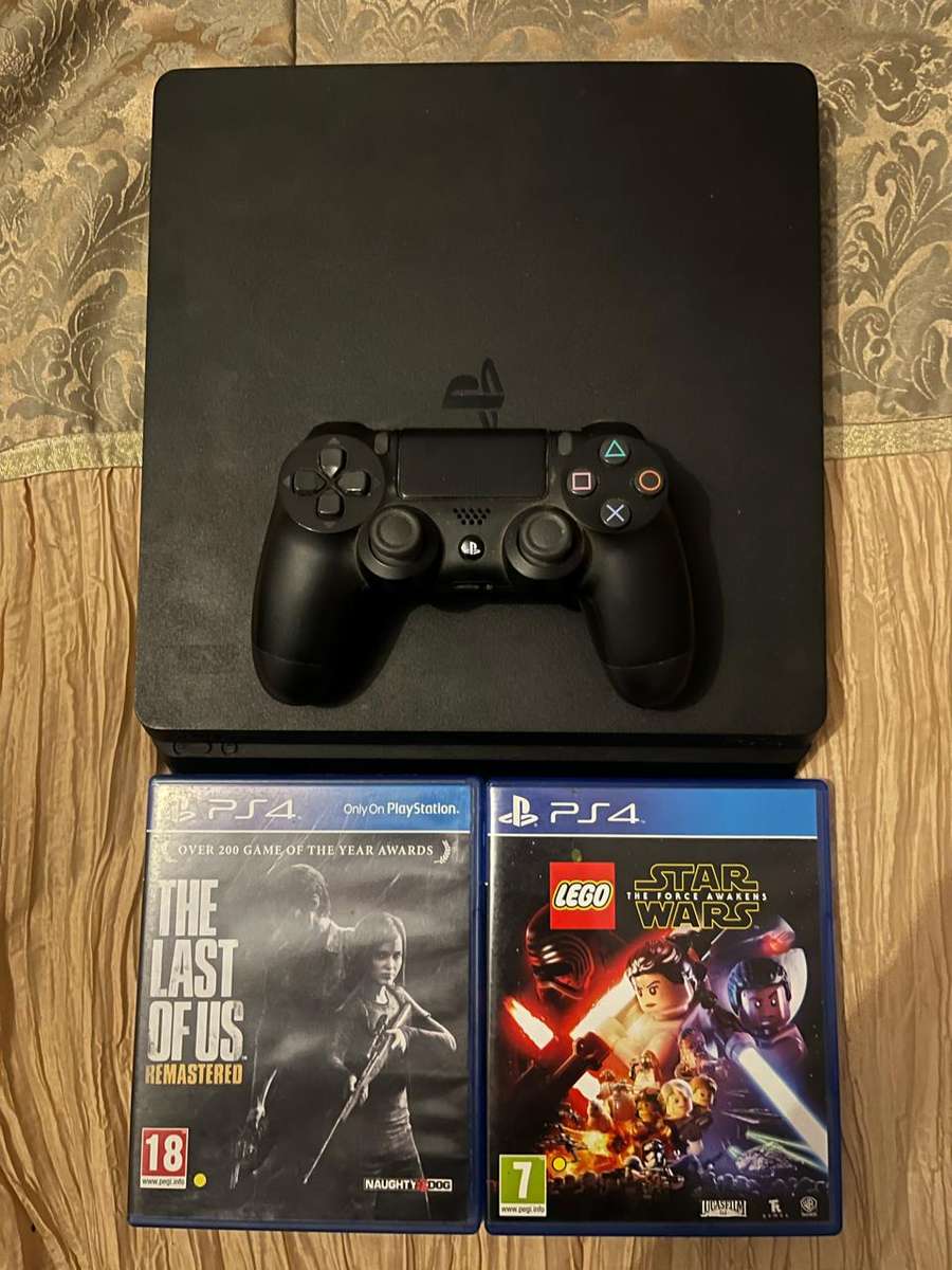 Playstation 4 Console 1TB including 1 remote and 2 games Combo