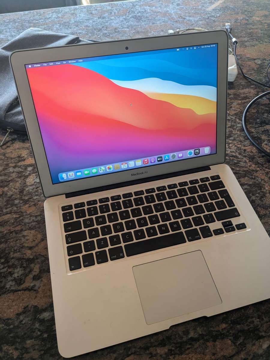 2013 MacBook air i5 4gb 128gb ssd