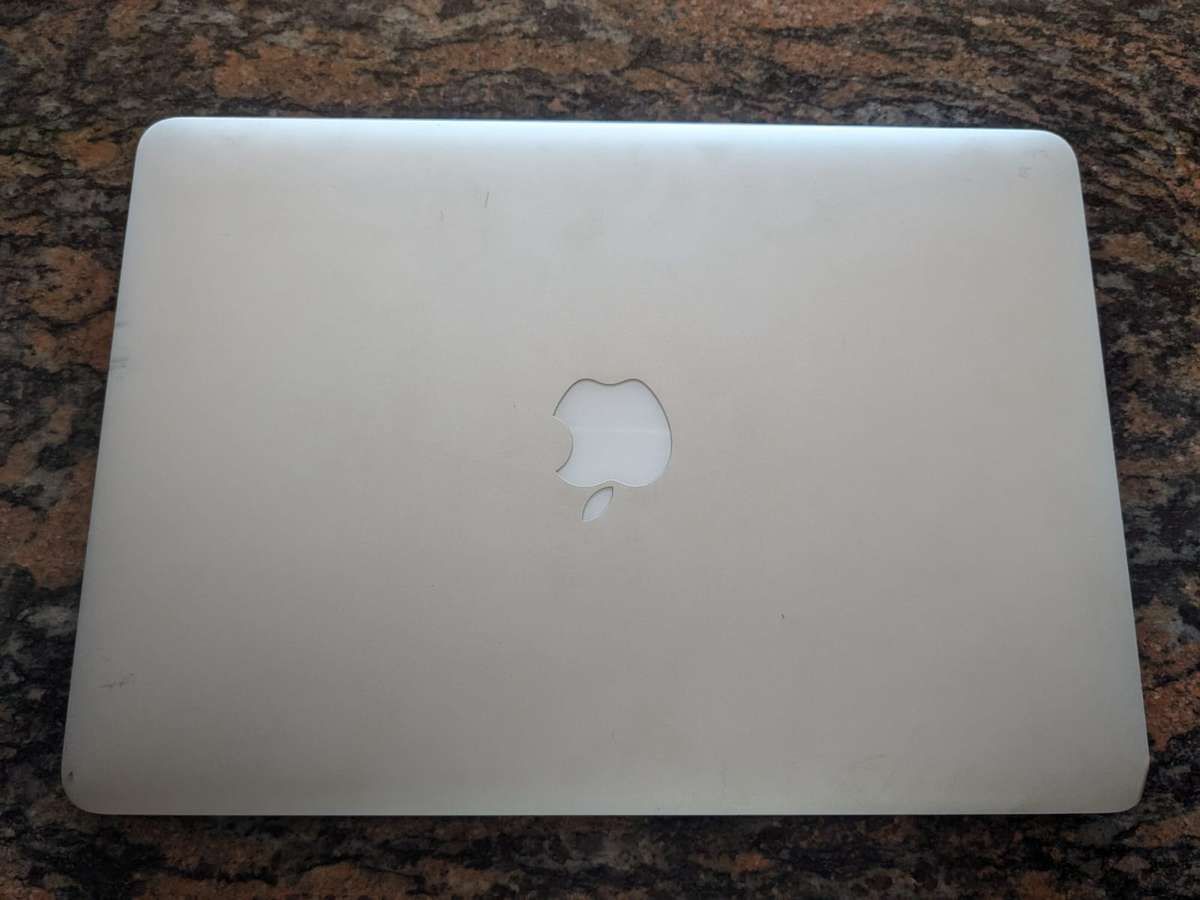 2013 MacBook air i5 4gb 128gb ssd