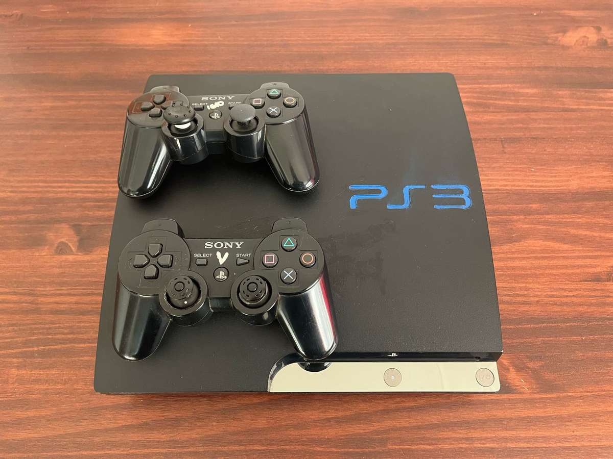 Playstation 3 combo 2 controls 3 games