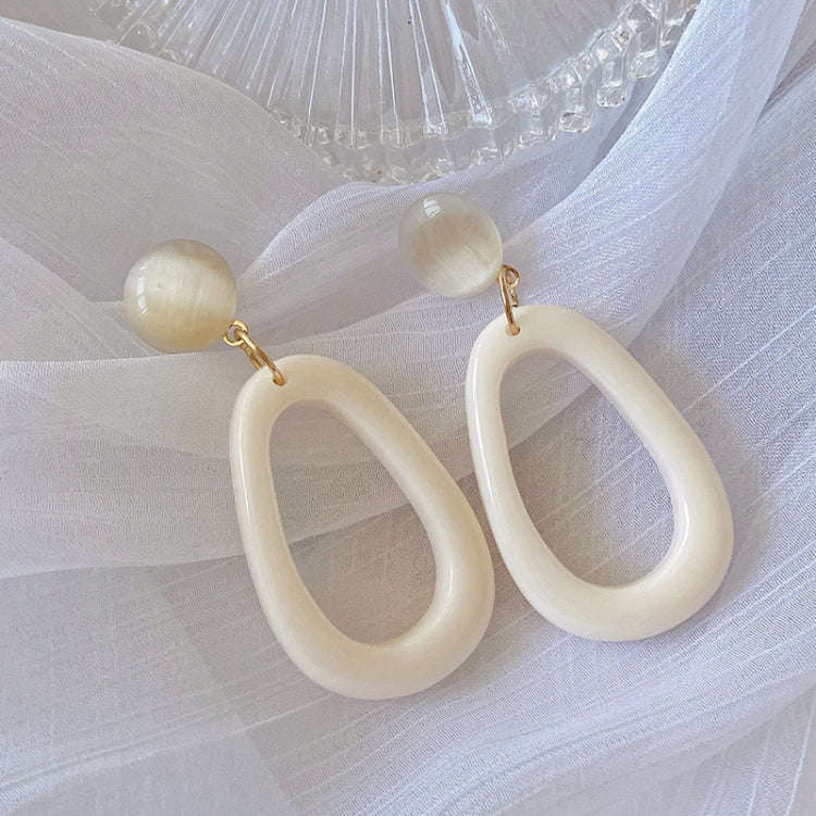Retro Women Big Round Geometry out Oval Clip Earrings(white clip earring)