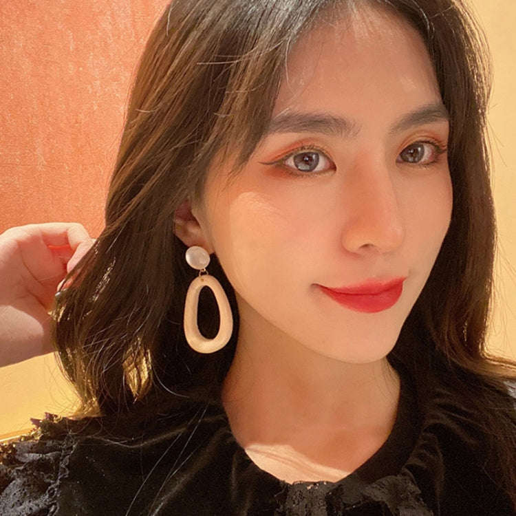 Retro Women Big Round Geometry out Oval Clip Earrings(white clip earring)