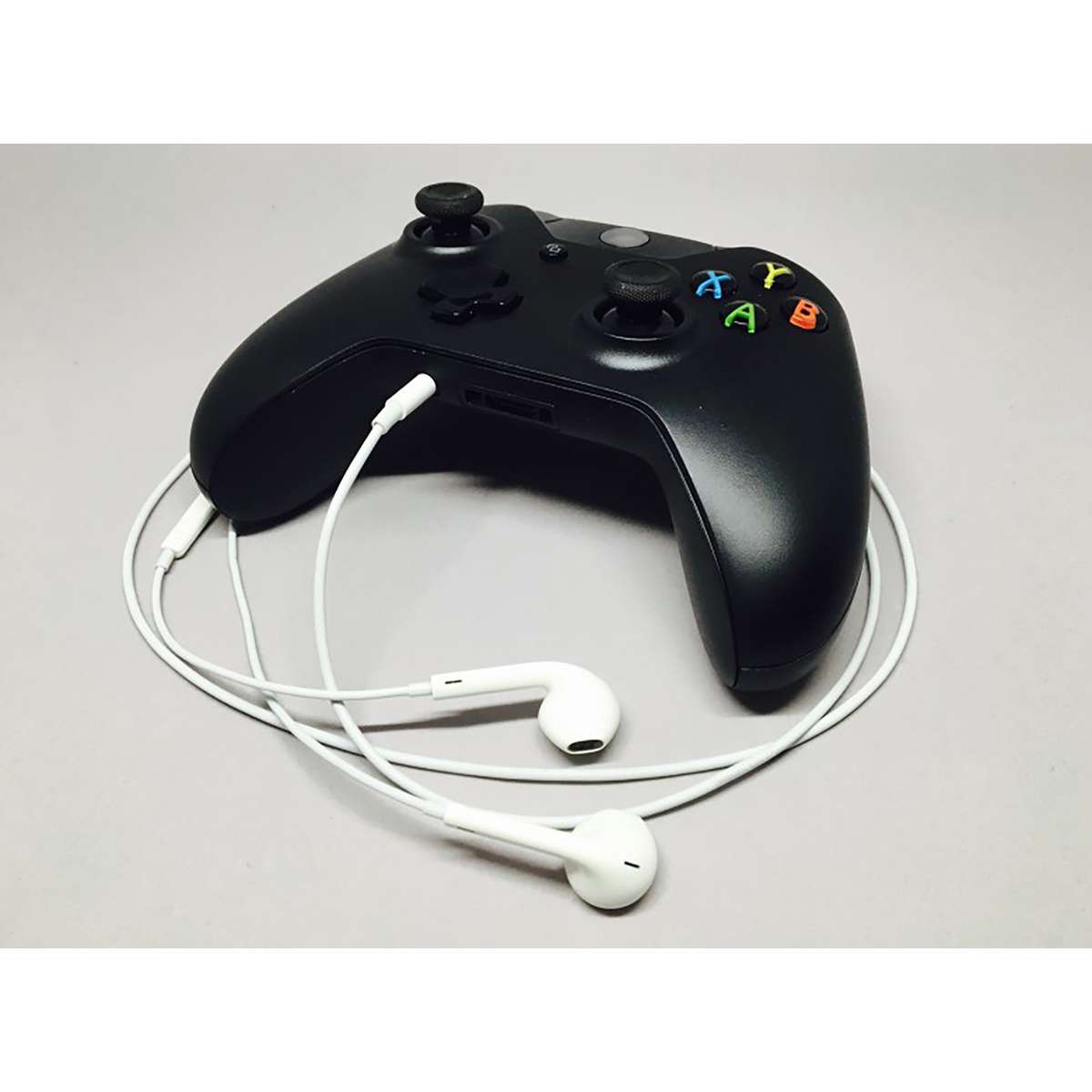 Xbox One Wireless Controller (Xbox One) - Black (With 3.5mm Stereo Jack) - RazTech
