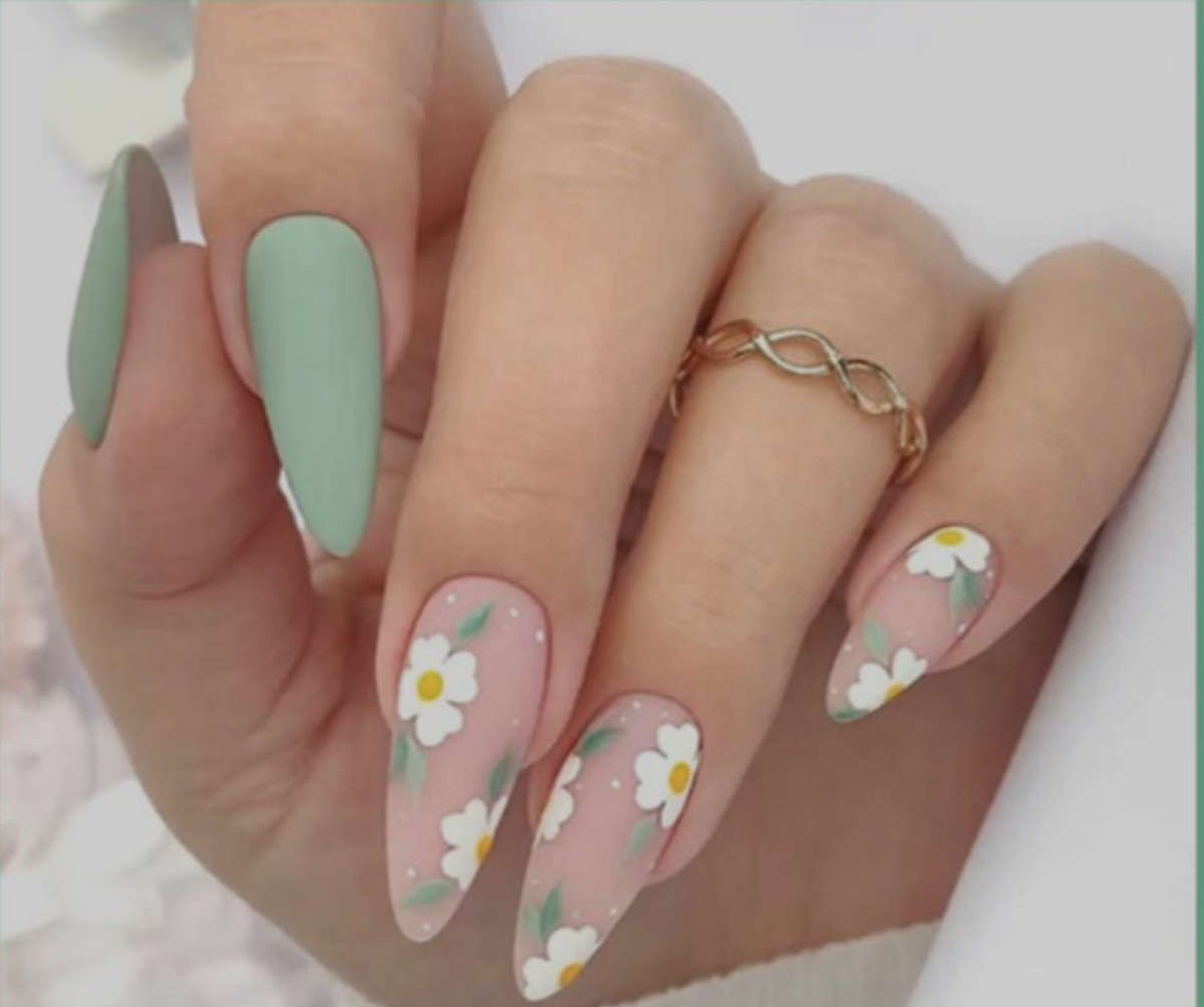 Daisy Almond Press On Nails