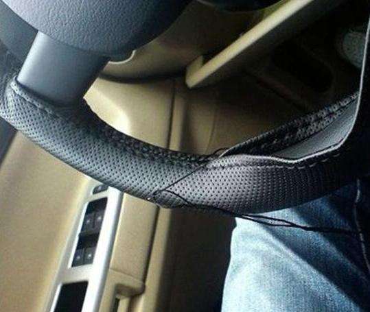 Leather Steering Wheel Cover With Needle and Thread, Size: 54x10.5cm (Black)