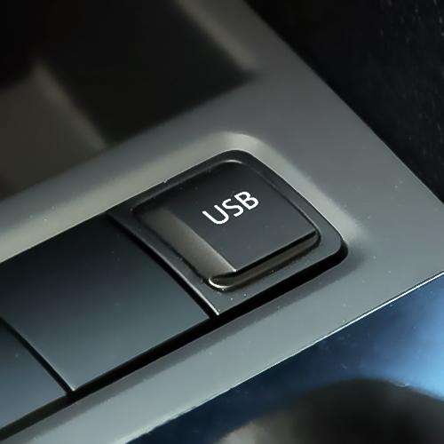 Car 510 / 310 USB Adapter Switch Plug for Volkswagen Golf 6 / New Sagitar / Scirocco / MAGOTAN