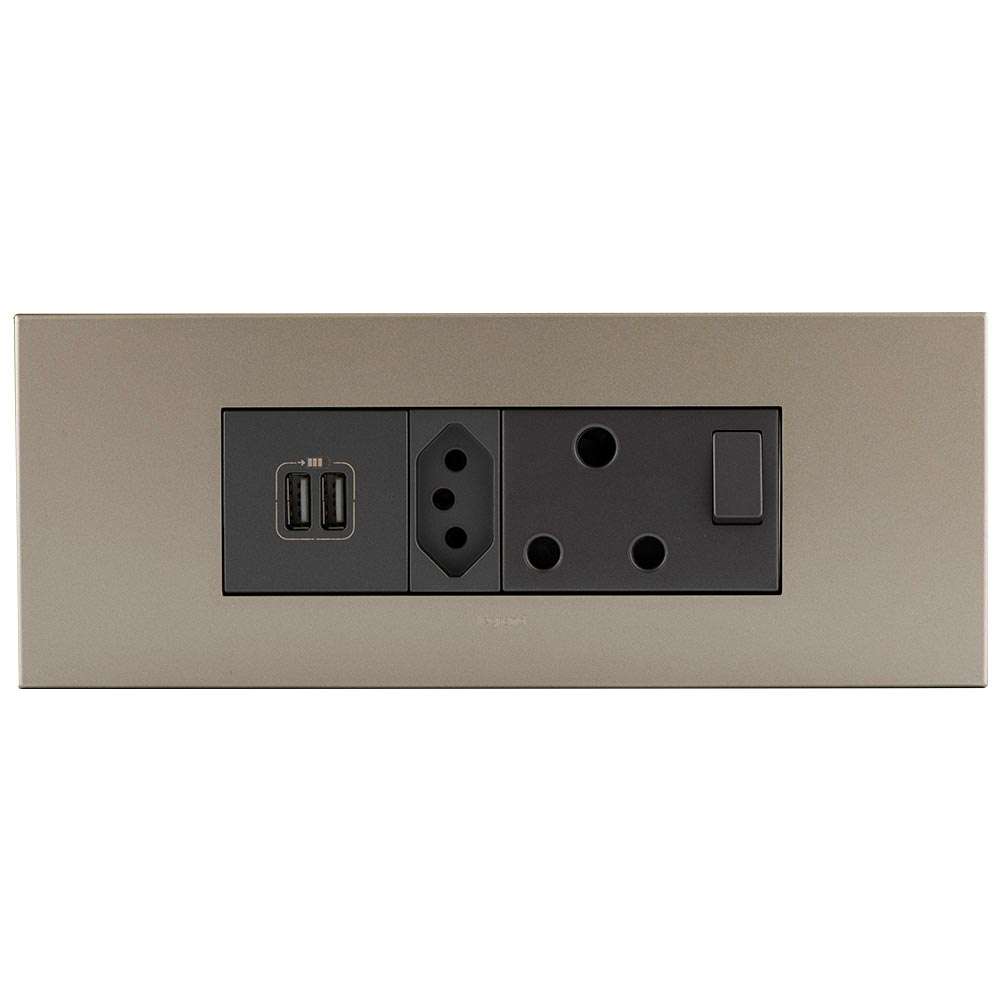 Legrand Arteor 6-Module Power Cluster 2x USB Type-A + V-Slim + RSA Socket