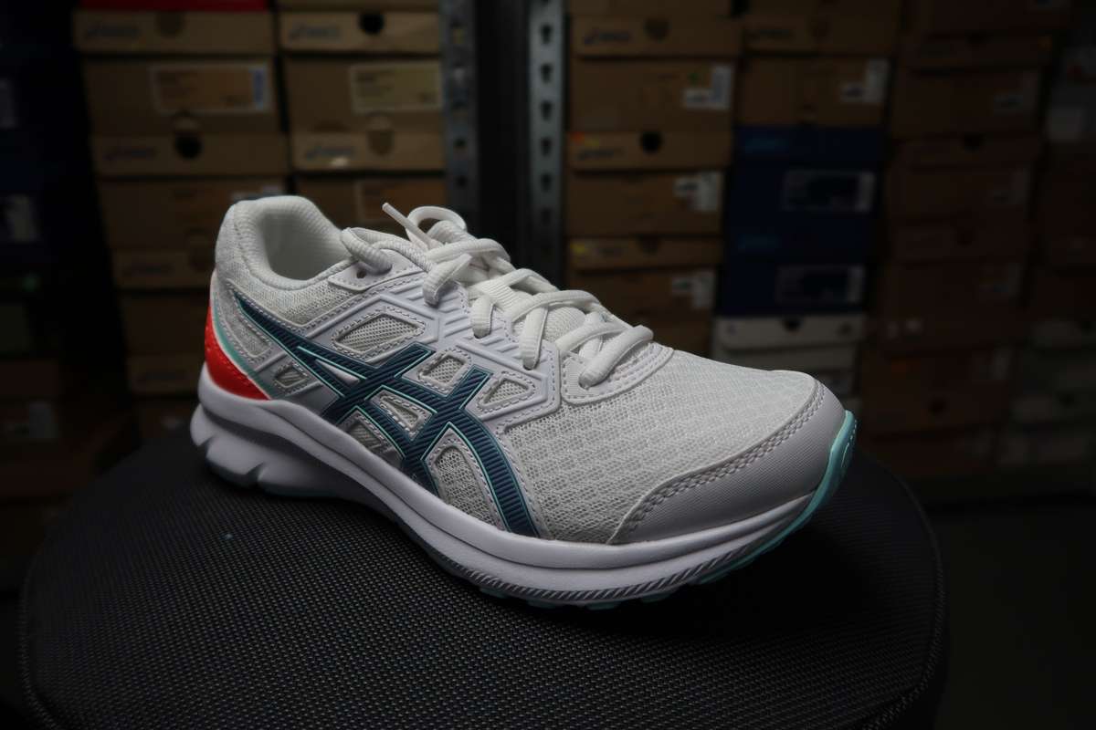 ASICS JOLT 3 WOMEN BEGINNER RUNNING SHOE (white)