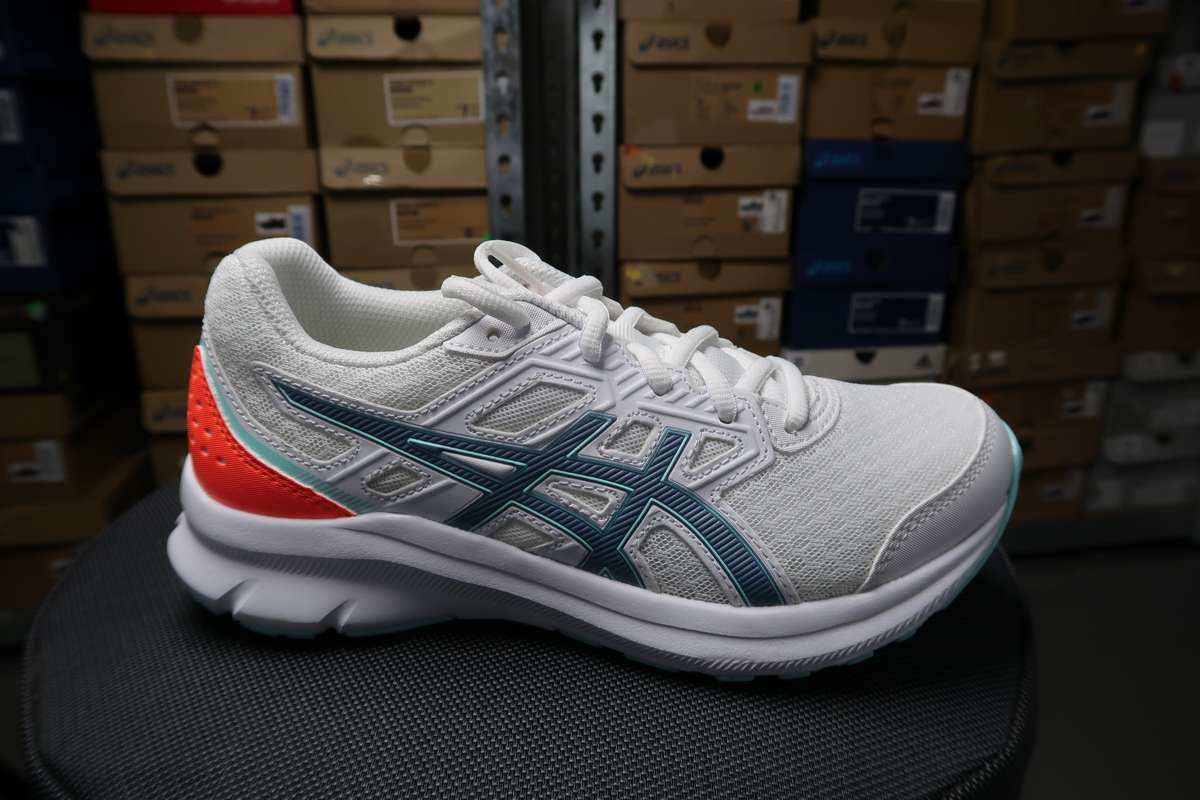 ASICS JOLT 3 WOMEN BEGINNER RUNNING SHOE (white)