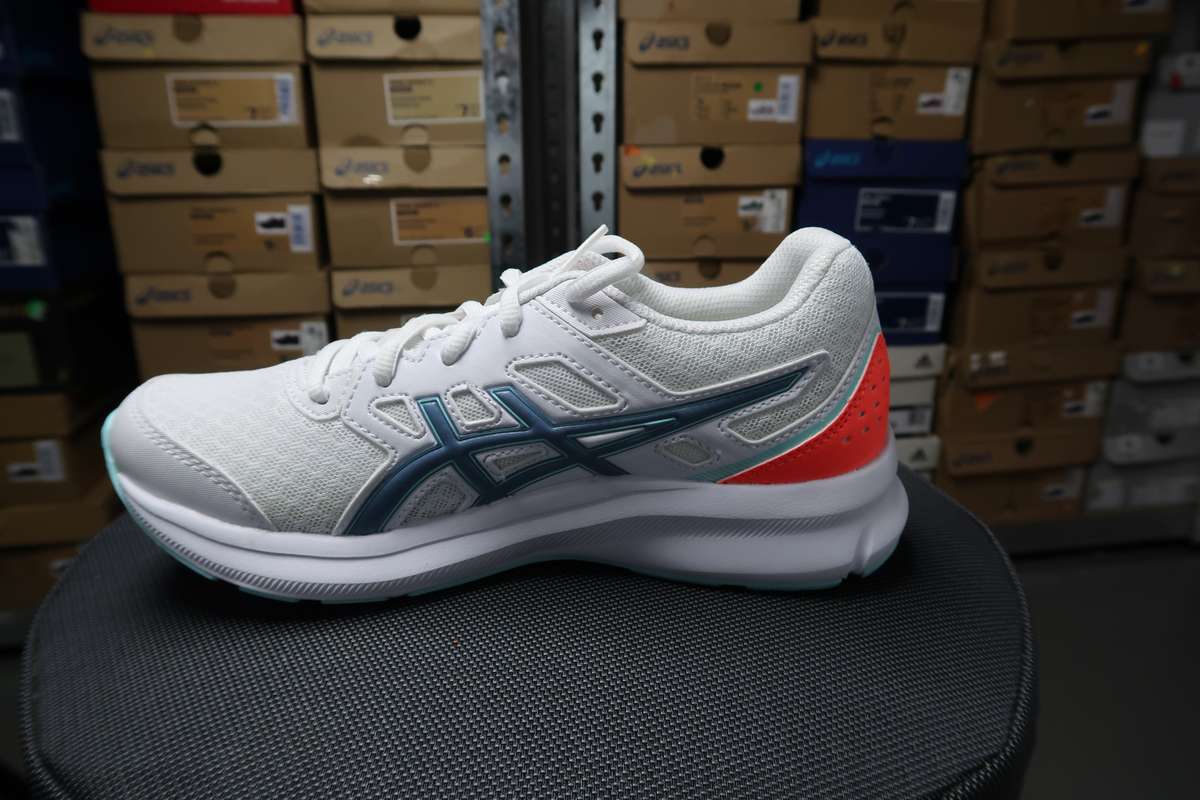 ASICS JOLT 3 WOMEN BEGINNER RUNNING SHOE (white)