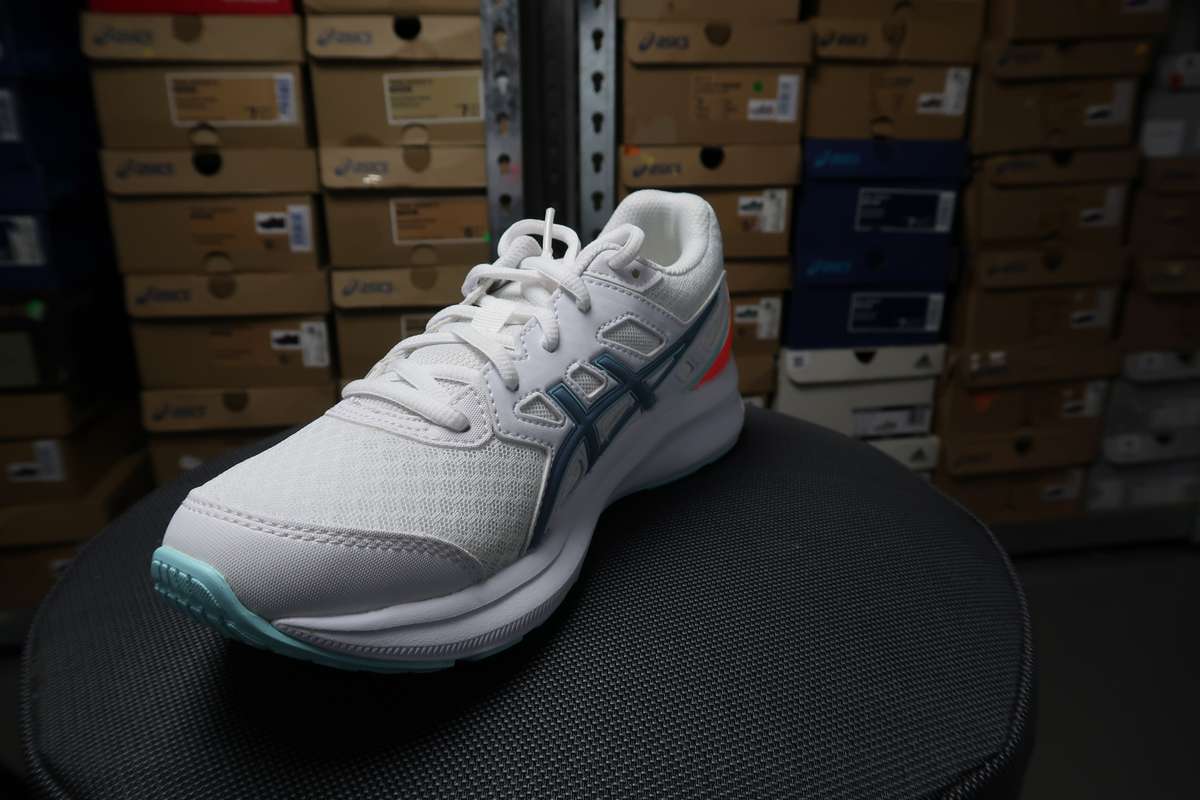ASICS JOLT 3 WOMEN BEGINNER RUNNING SHOE (white)