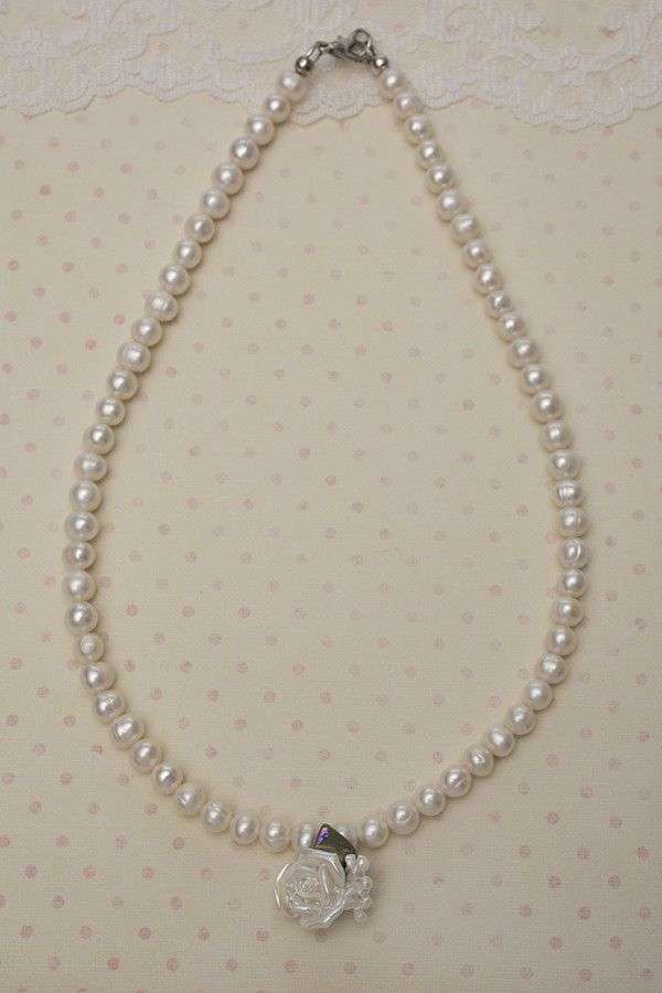 Fresh Water Pearl Necklace with Cream Floral Pendant