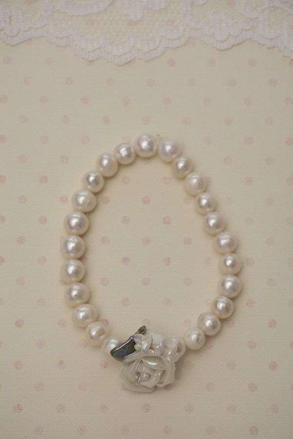 Fresh Water Pearl Bracelet with Cream Floral Feature