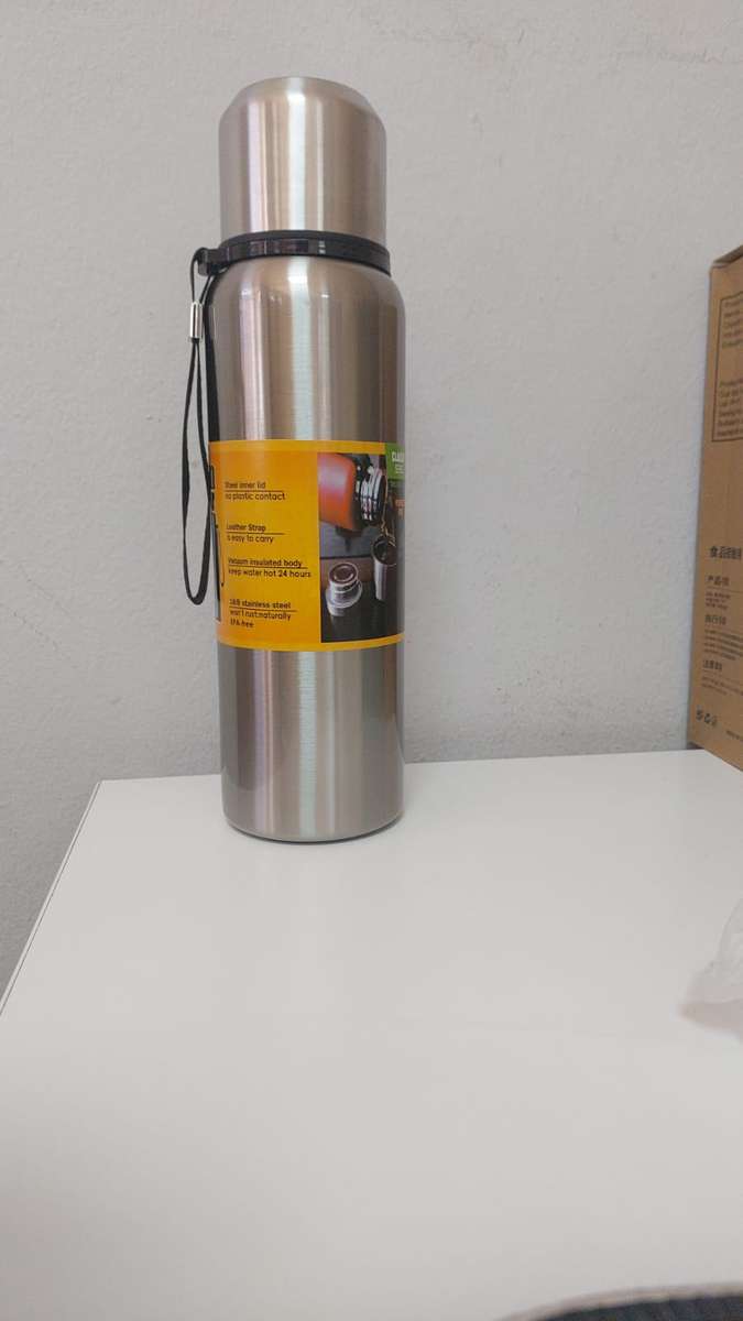Stainless Steel Silver Insulated Vacuum Bottle Double Wall Thermal Flask for Hot and Cold Drinks