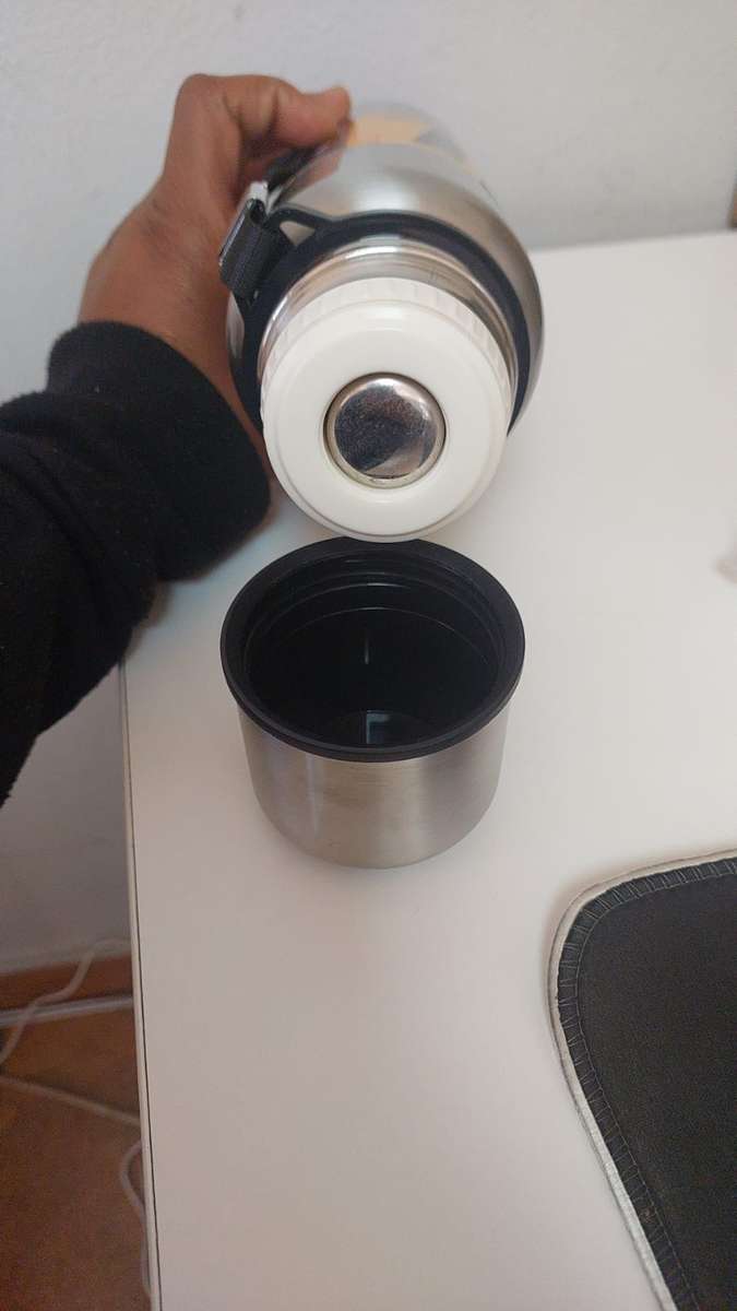 Stainless Steel Silver Insulated Vacuum Bottle Double Wall Thermal Flask for Hot and Cold Drinks
