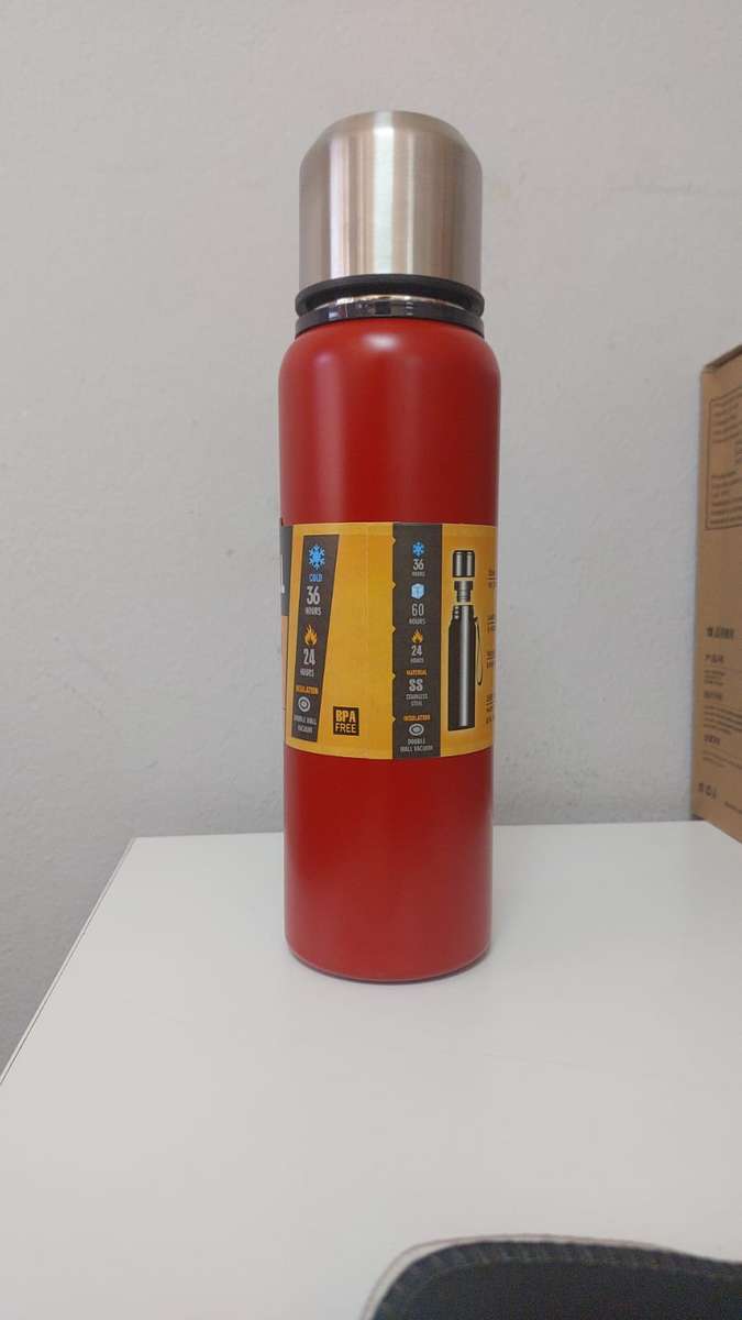 Stainless Steel Red Insulated Vacuum Bottle Double Wall Thermal Flask for Hot and Cold Drinks