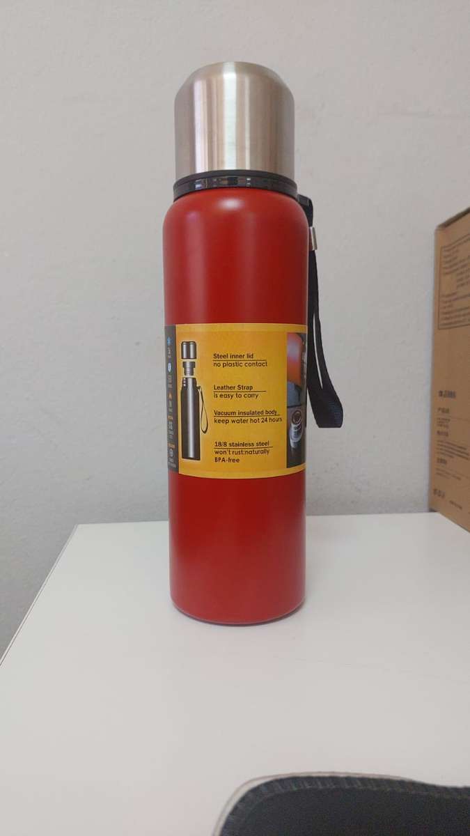 Stainless Steel Red Insulated Vacuum Bottle Double Wall Thermal Flask for Hot and Cold Drinks