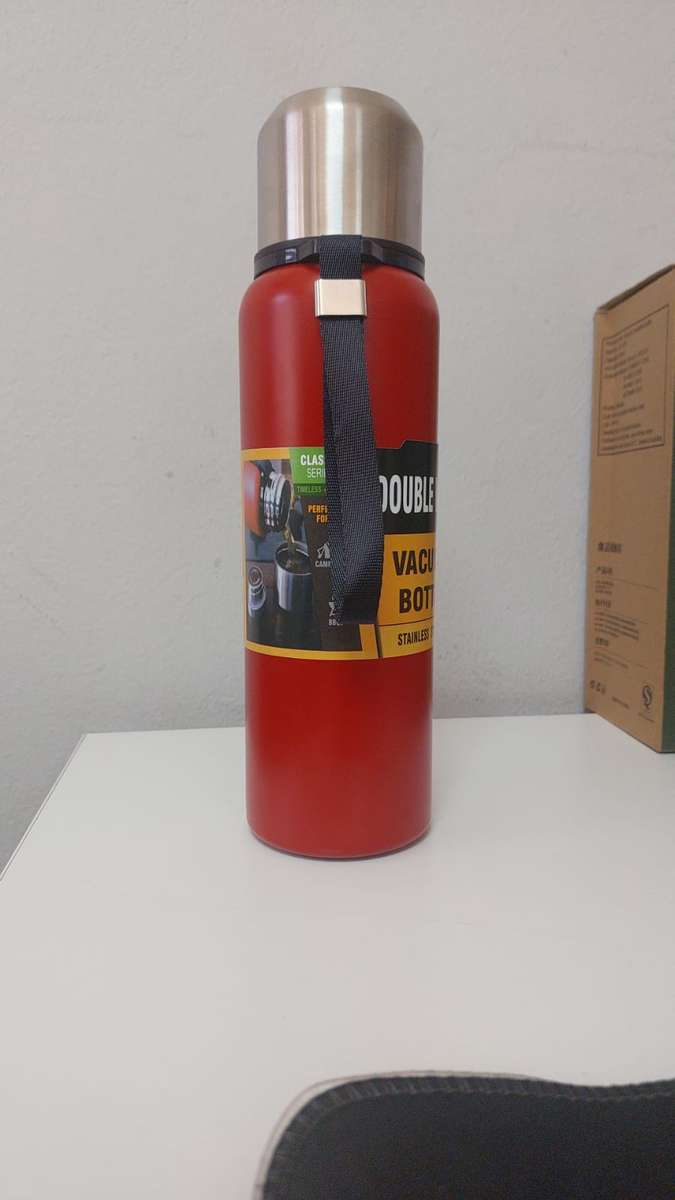 Stainless Steel Red Insulated Vacuum Bottle Double Wall Thermal Flask for Hot and Cold Drinks