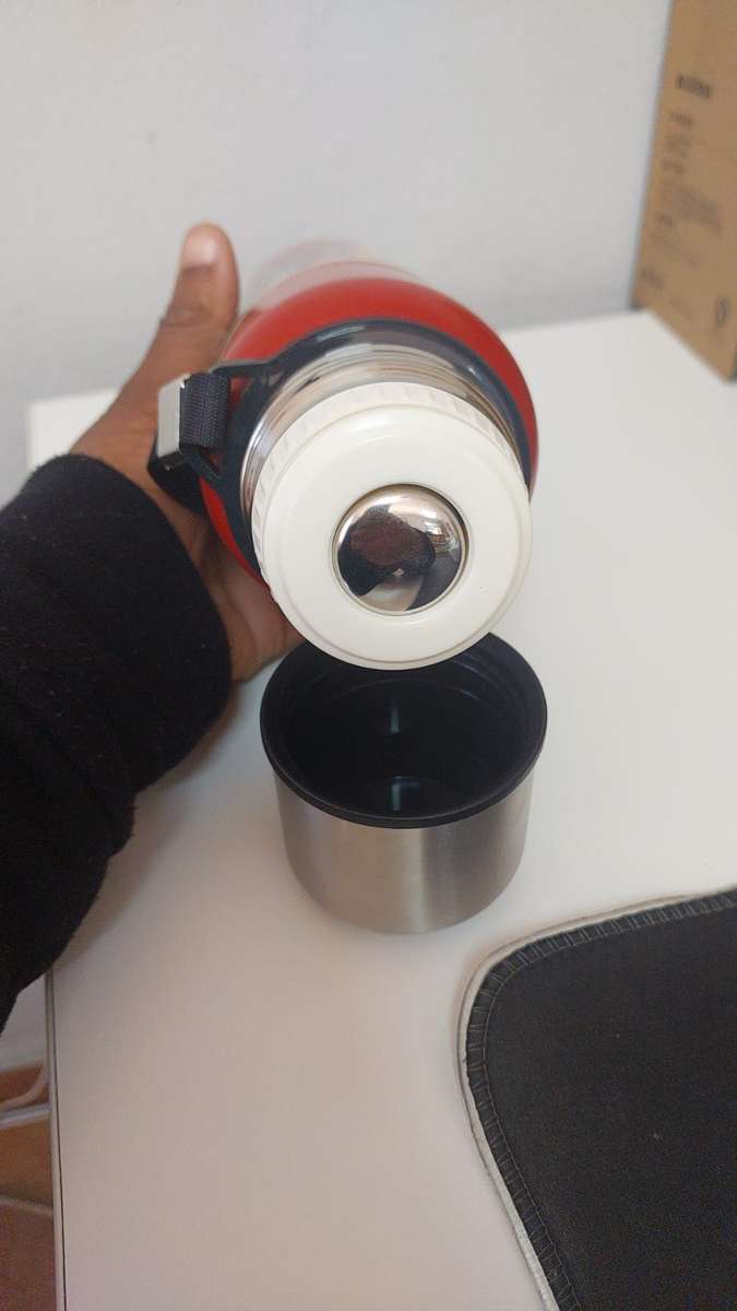 Stainless Steel Red Insulated Vacuum Bottle Double Wall Thermal Flask for Hot and Cold Drinks