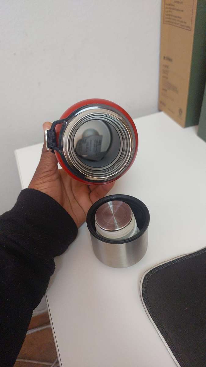 Stainless Steel Red Insulated Vacuum Bottle Double Wall Thermal Flask for Hot and Cold Drinks