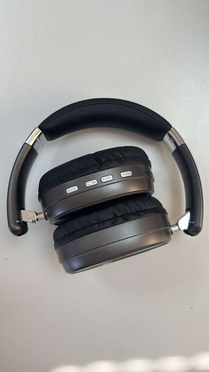 Wireless Bluetooth Noise Cancelling Over-Ear Headphones - Black - Fair Condition