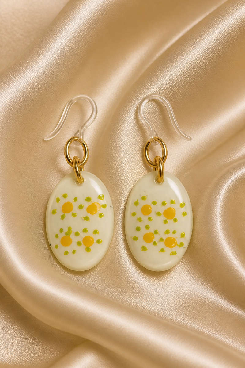 A beautiful elegant sophisticated handmade earring. Crafted to be enjoyed ! Lightweight and comfy...