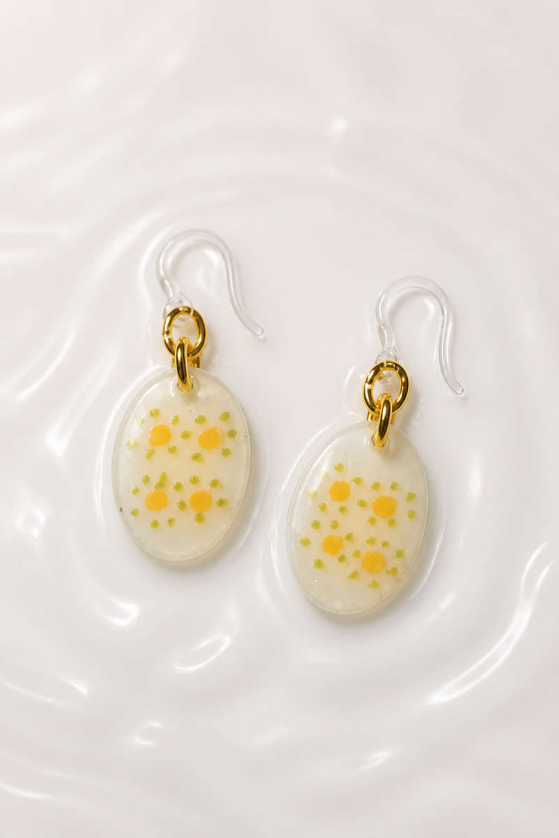 A beautiful elegant sophisticated handmade earring. Crafted to be enjoyed ! Lightweight and comfy...