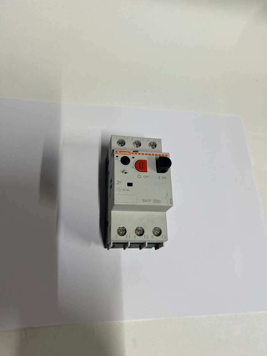 Lovato SM1P 0250 is a pushbutton-controlled manual motor protection circuit breaker