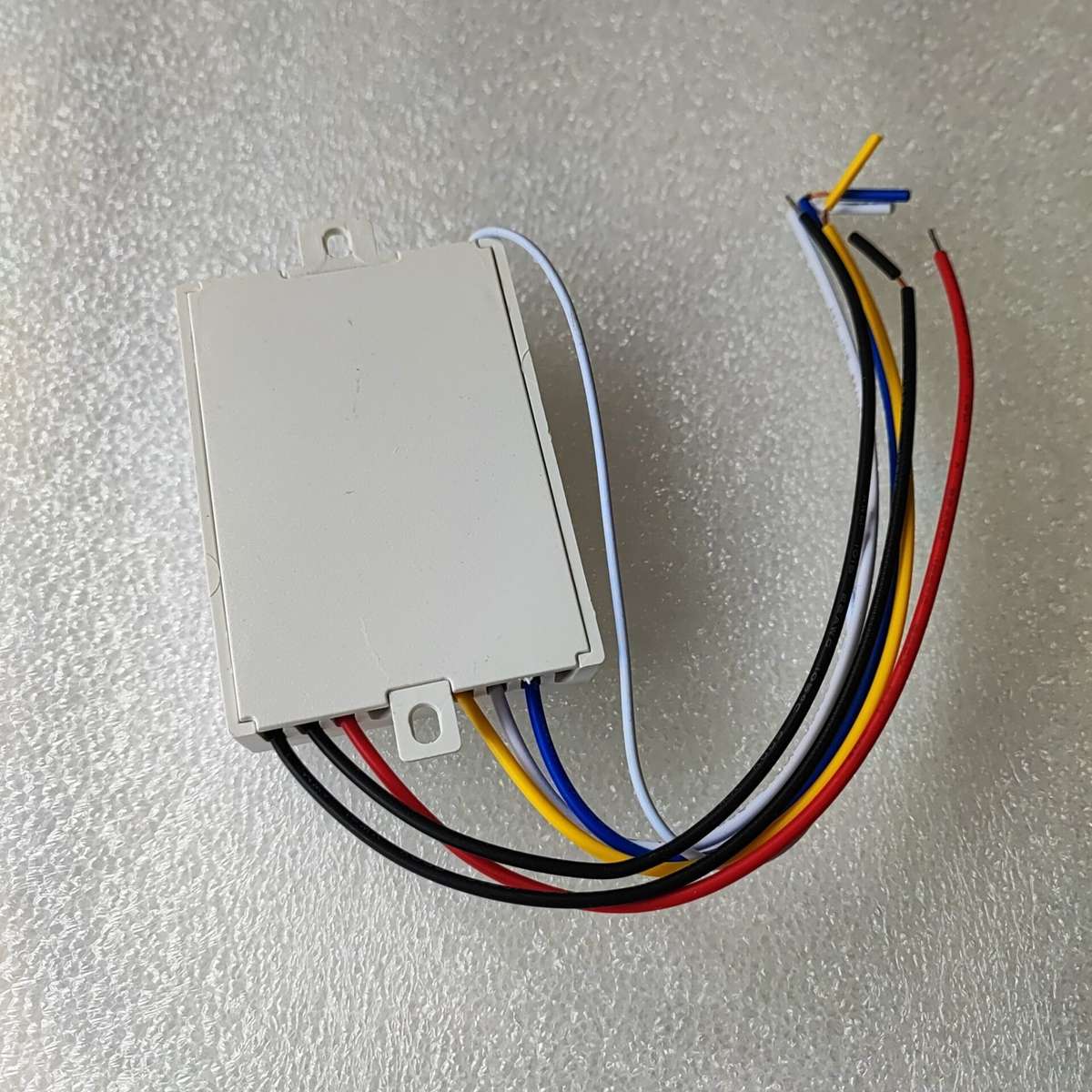 DR Light 3 Channel AC 220v 500watt Remote Controlled Switch for Lights (10005096)