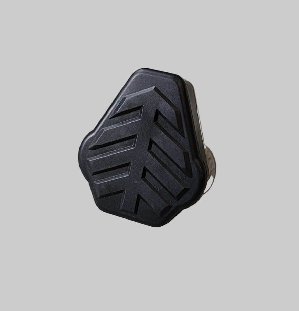 REDISSON M-10C 16A 220v 3Pin Plug Top