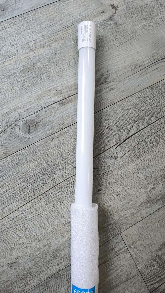 T8 4Ft 18w LED Tube - Energy-Efficient Frosted Lens 6500K Lighting Solution