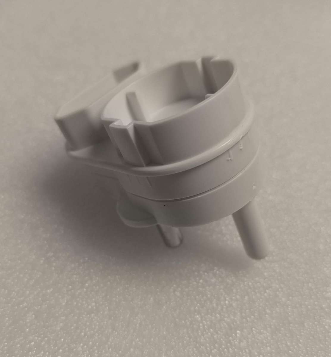 5Pc Pack REDISSON R-18 Continental 220v Schuko and Euro Multi-Plug Adapter (B10007703)