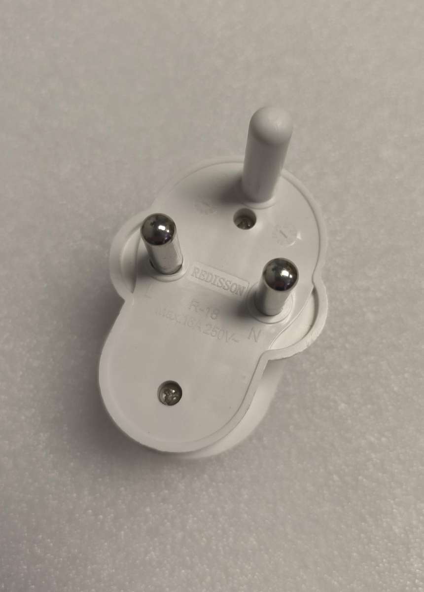 5Pc Pack REDISSON R-18 Continental 220v Schuko and Euro Multi-Plug Adapter (B10007703)