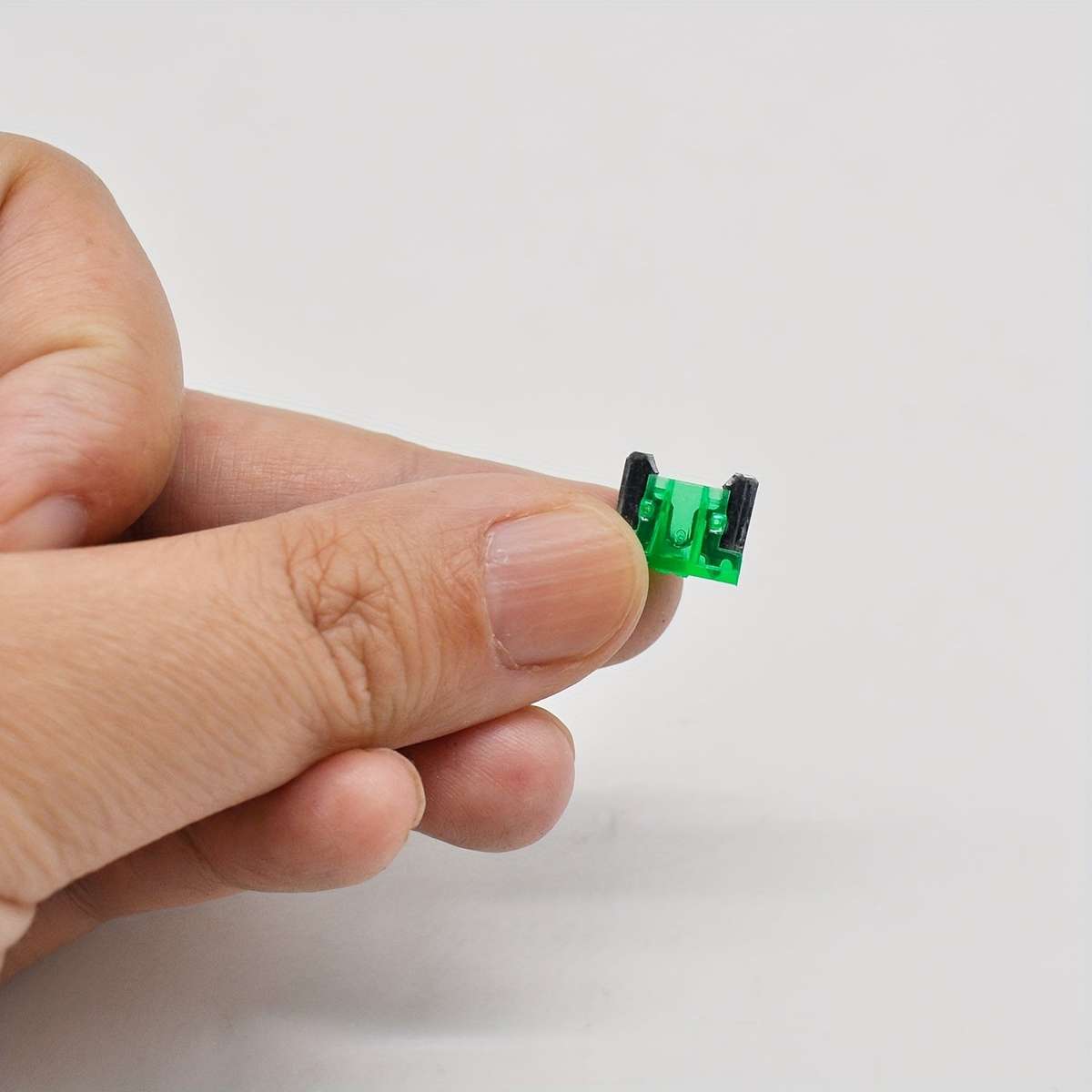 10 Ultra-Thin Automotive Fuses Ranging from 5A to 30A (10008198)