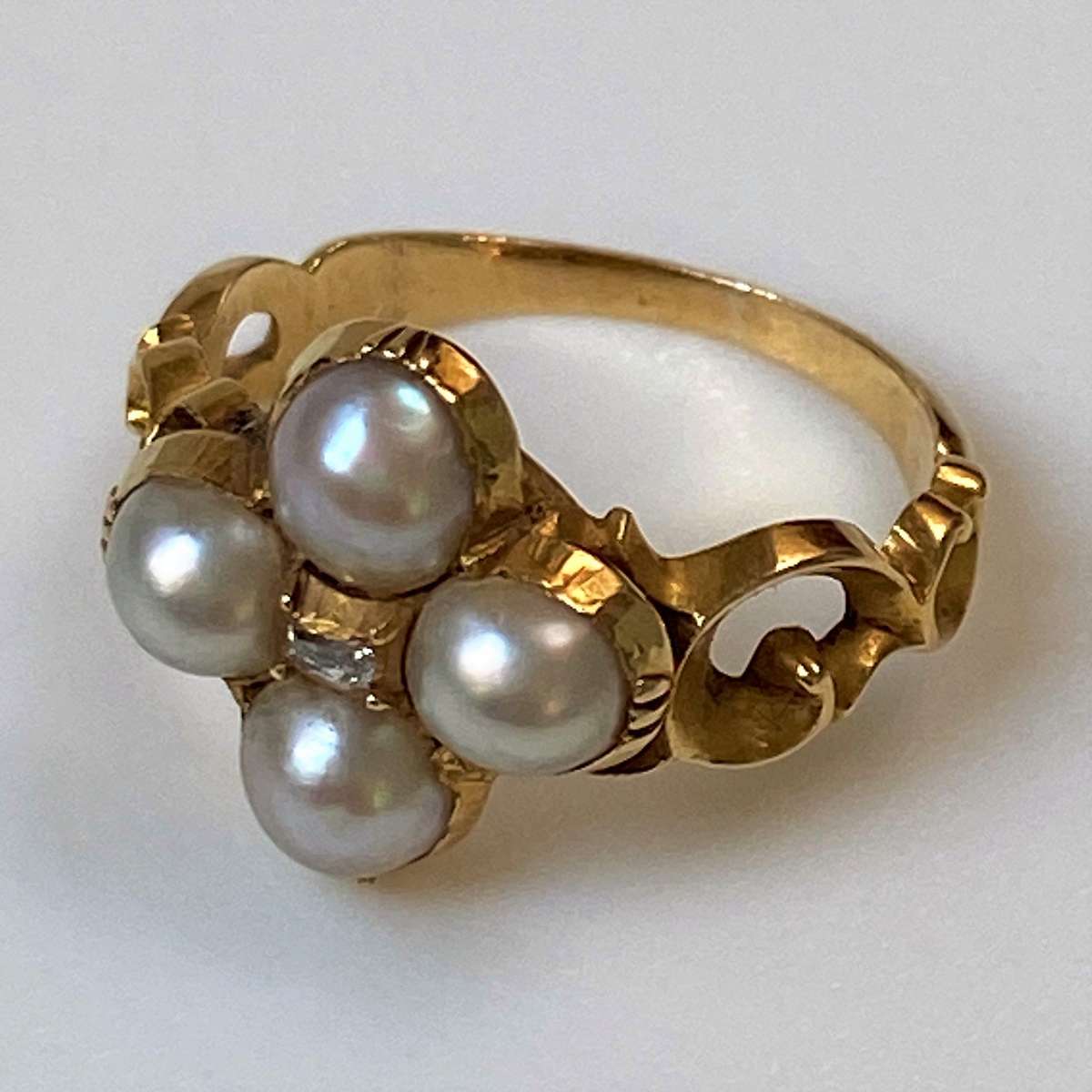 Vintage 18ct Gold, Pearl and Diamond Ring