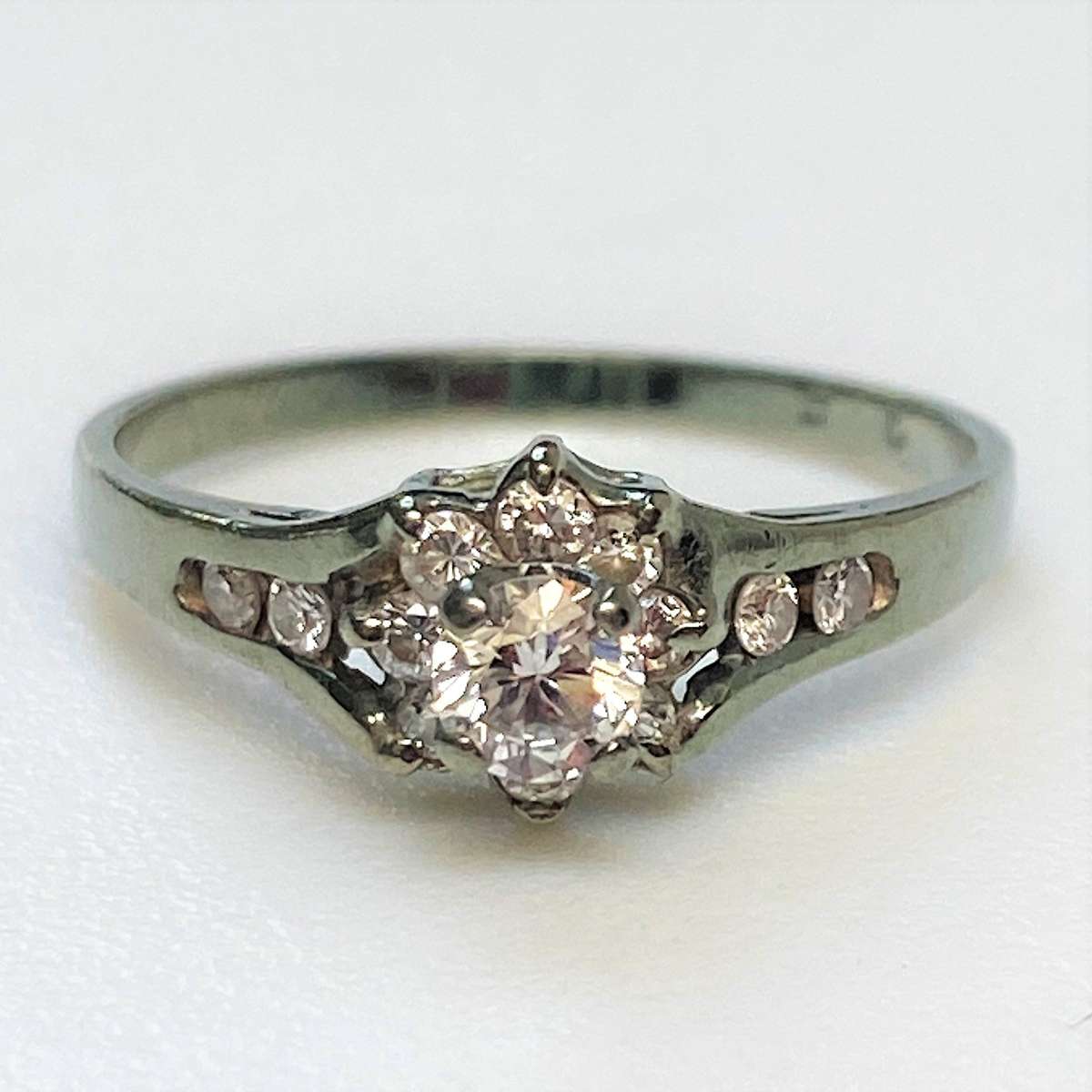 Vintage 9ct White Gold and Diamond Ring