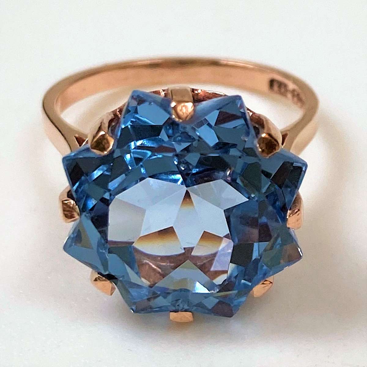 Vintage 9ct Gold and Blue Spinel Ring
