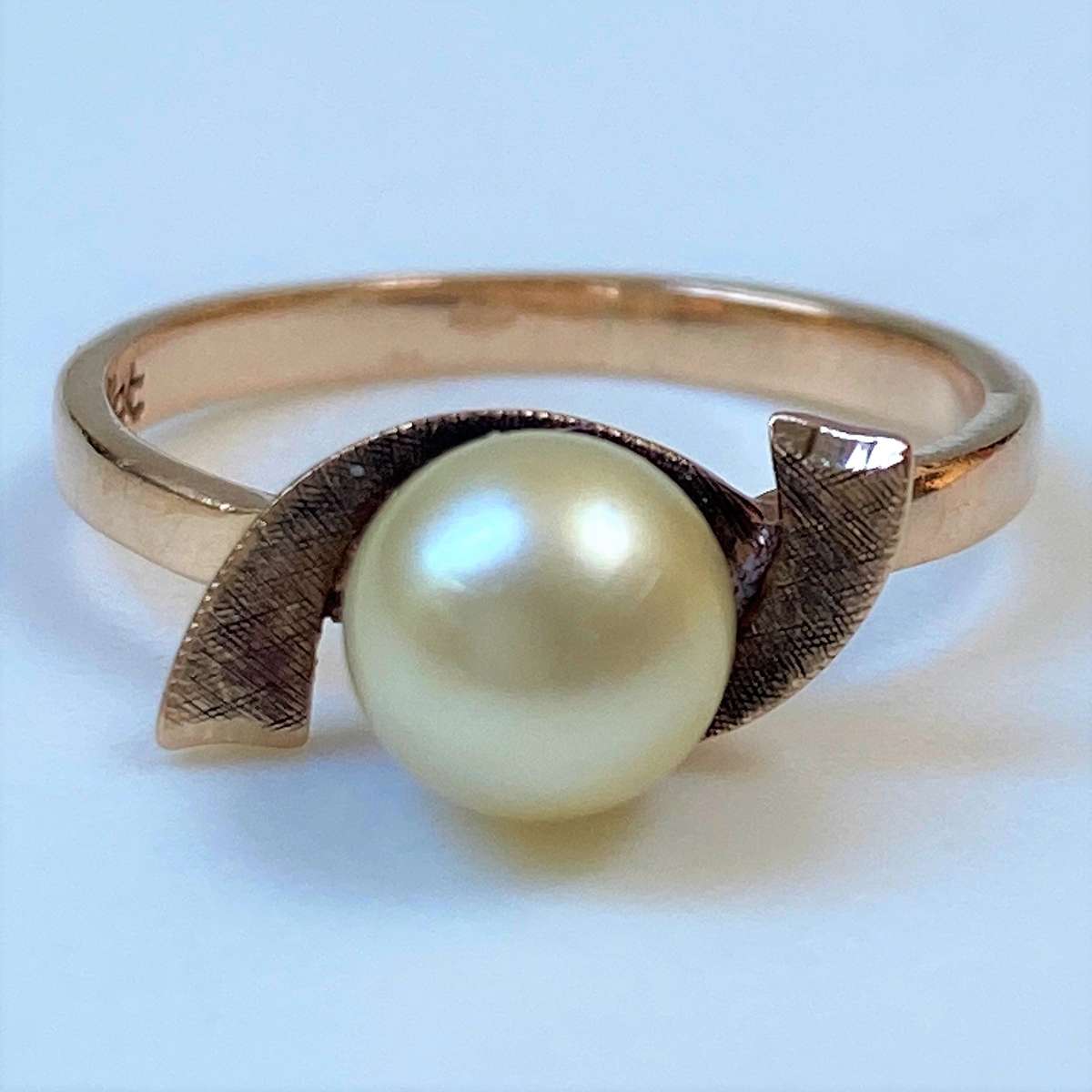 Vintage 9ct Gold and Pearl Ring