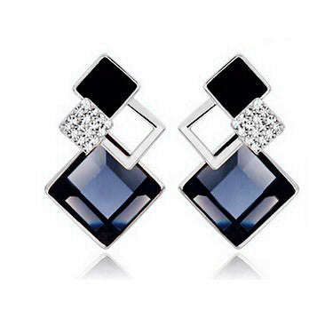 Sassy Crystal Diamond Shaped Vintage Earing - Silver / Black