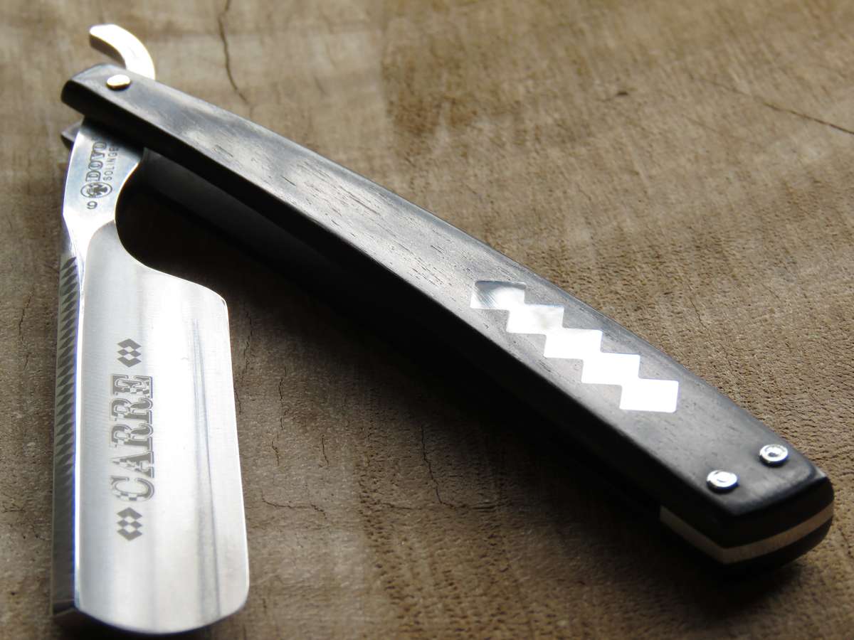 Dovo straight razor 66811 Grenadille handle, mother of pearl inlay