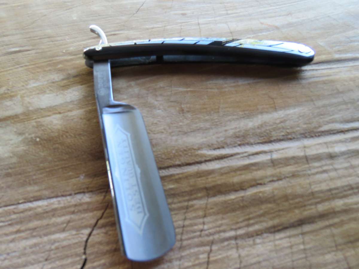 Dovo straight razor 100681