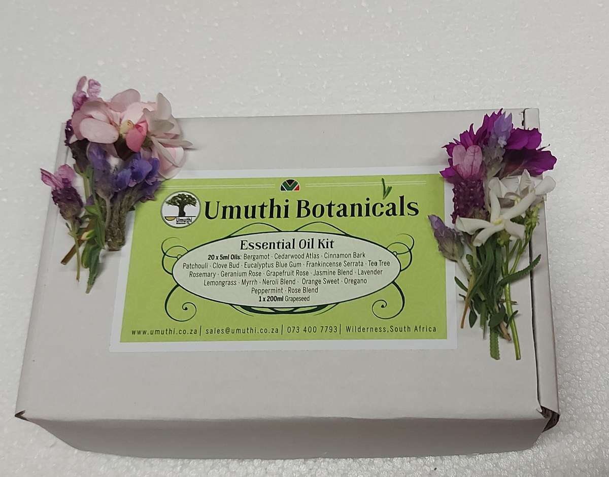 a Essential Oil Kit -20 5ml Essential Oils with 200ml Carrier Oil - 1 Box