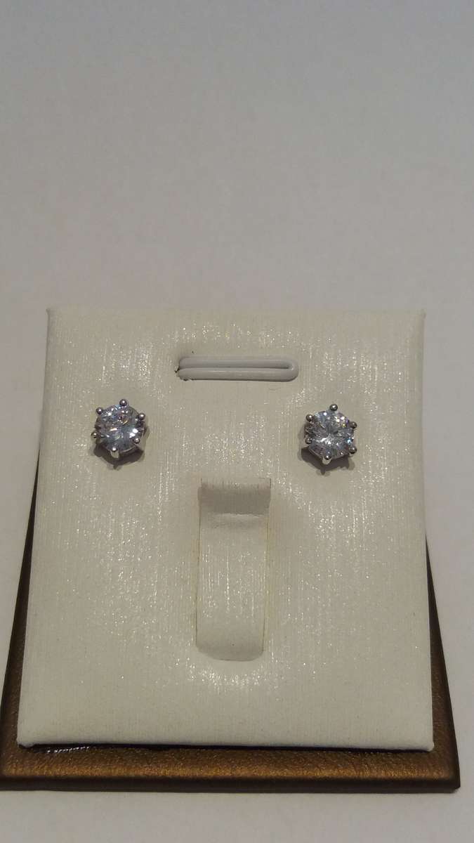 Silver Round cut cubic zirconia stud earrings