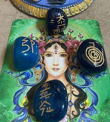 Blue Onyx Tumbled Usui Reiki Set - 2.5cm long and 1.5cm wide