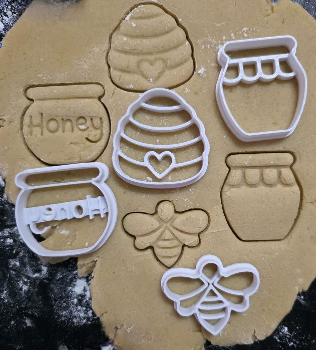 1561 Honey Plastic Cutter Set