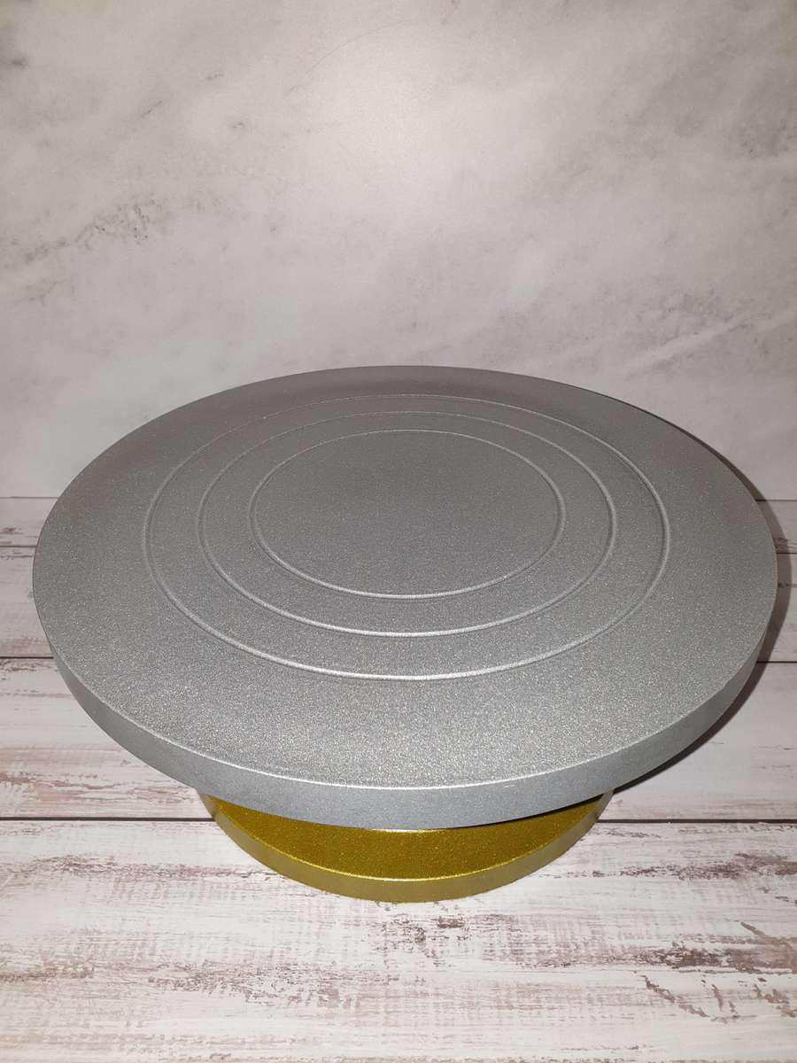 Heavy duty rotating cake stand. 34cm