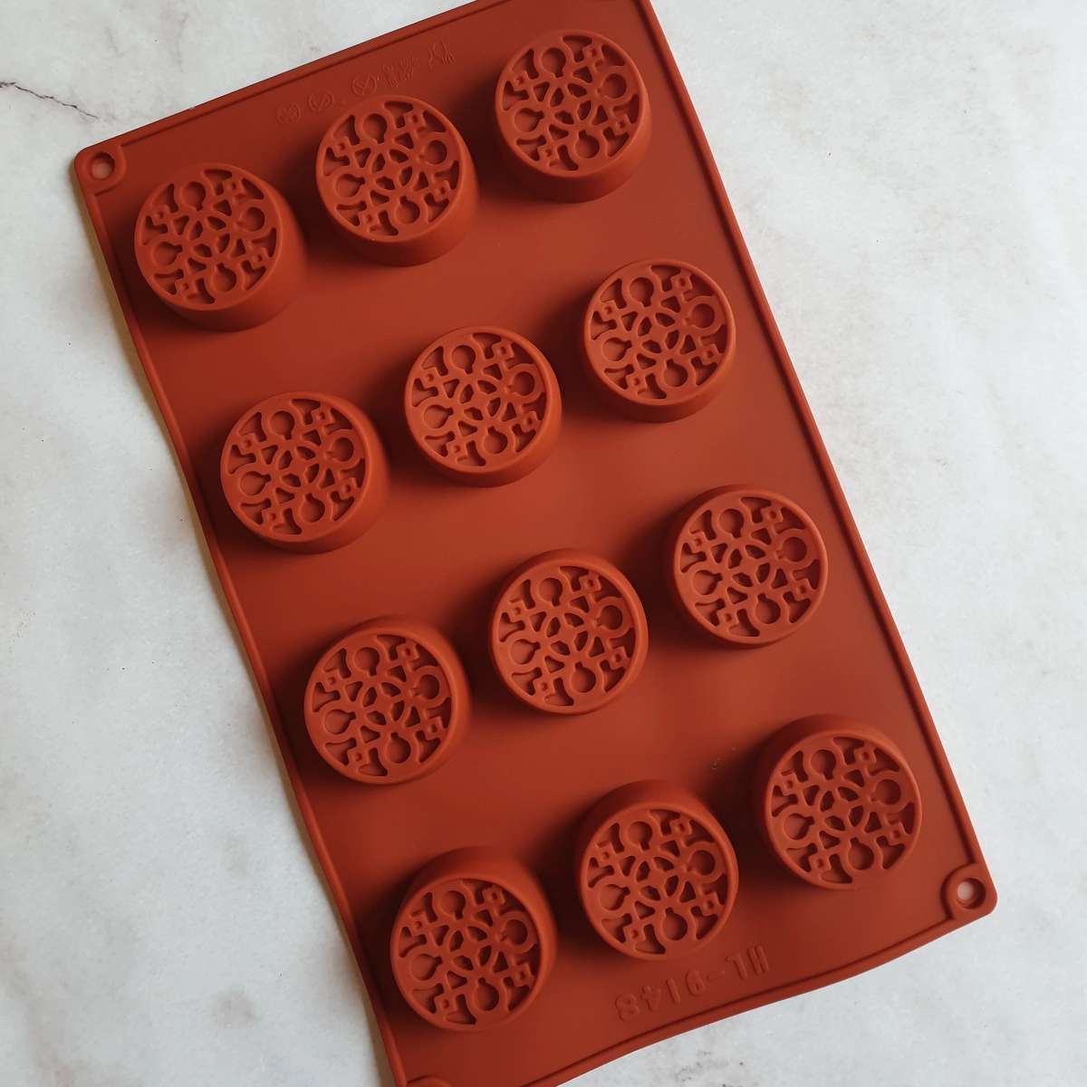 G, Silicone mould, Soap chocolate fondant, Round, 3.7cm 1.5cm deep