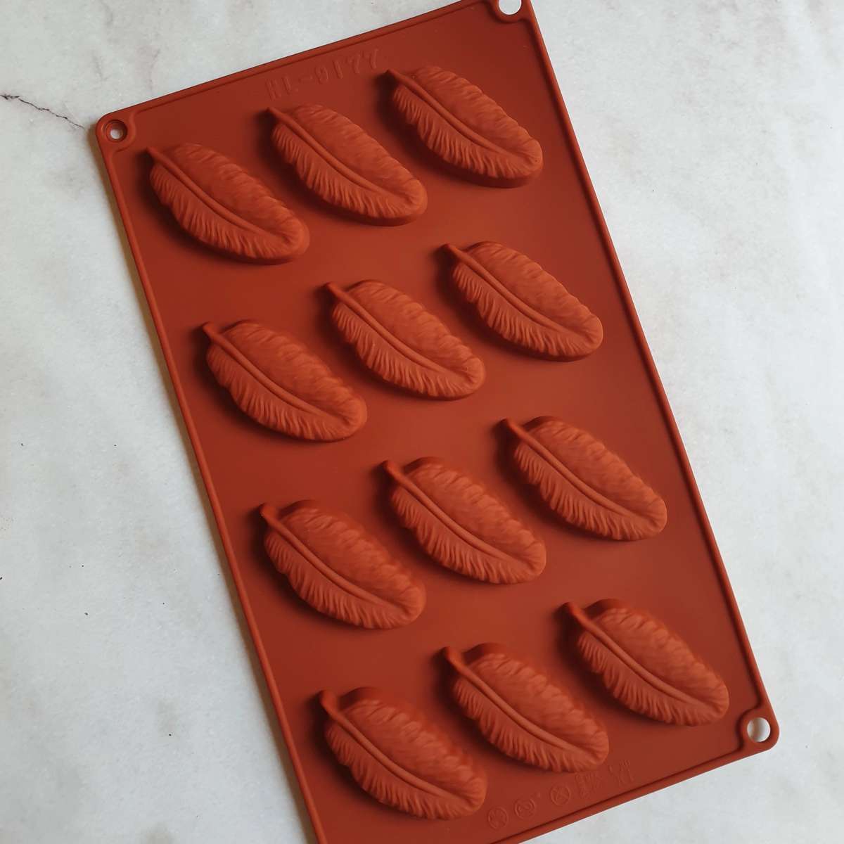 B, Silicone mould, Soap Chocolate Fondant, Feather, depth 3x6.4cm 0.7