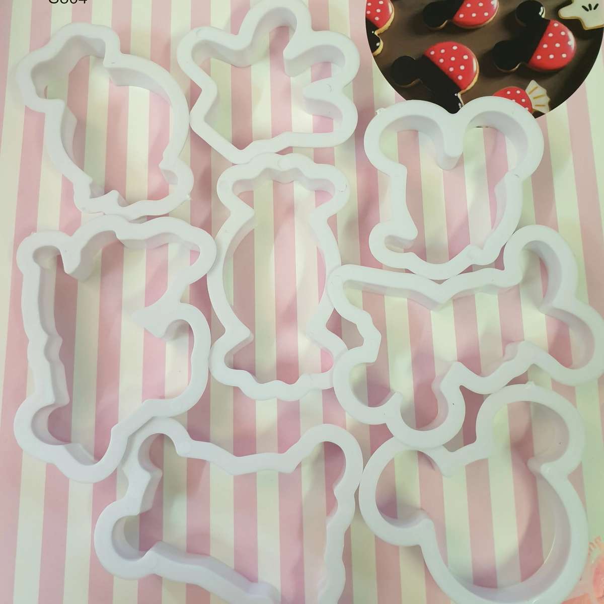 Mickey, Minnie Mouse plastic cutter set